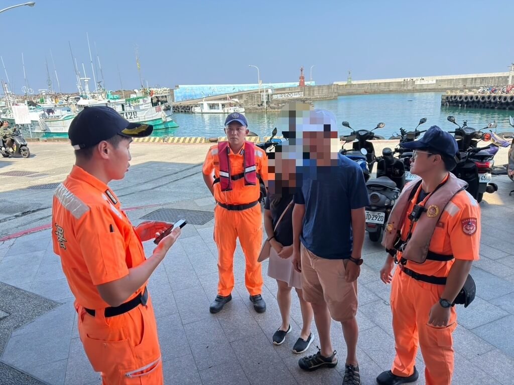 2美國籍遊客小琉球摸海龜 涉違反野保法送辦