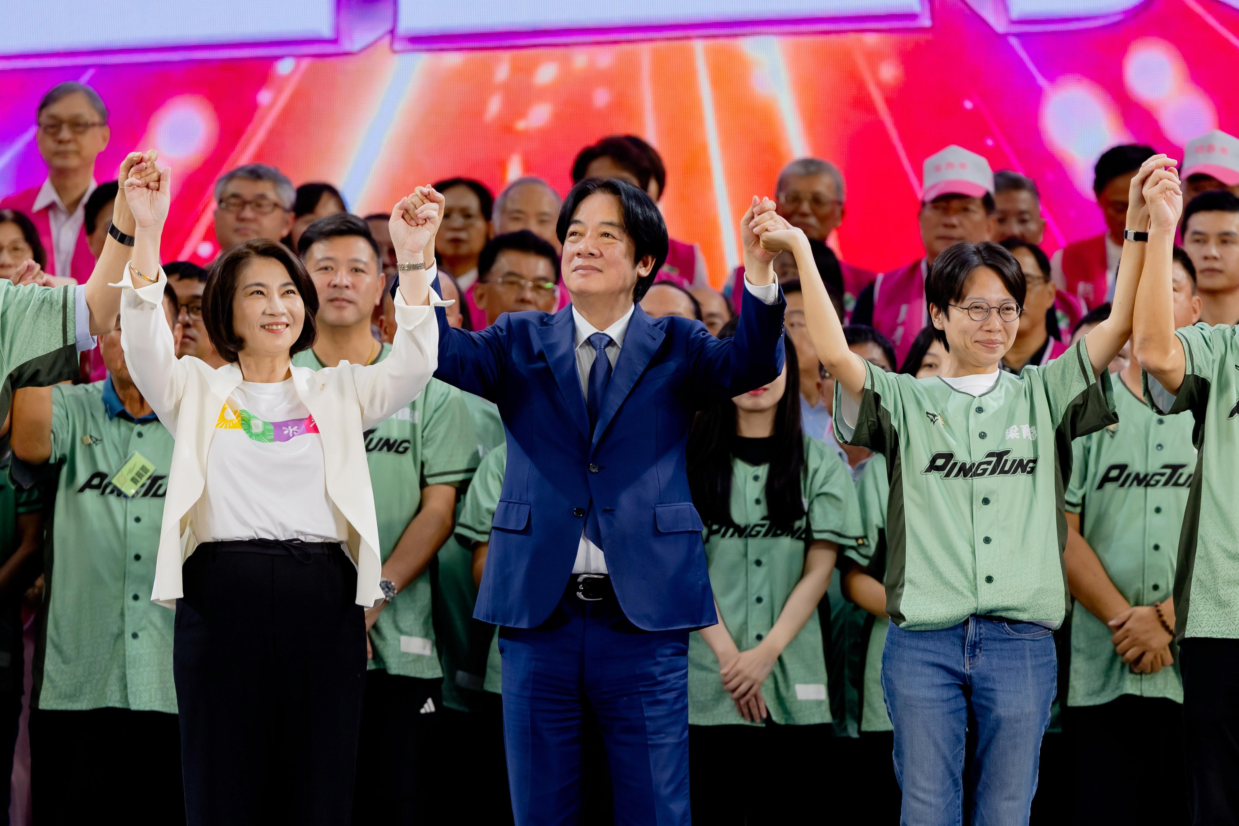 賴清德酸蔣萬安「屏東學校就能領鮮乳!」大讚周春米「五星縣長」零舉債!