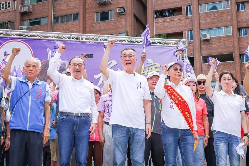侯友宜同台李四川稱讚42年歷練 喊交棒給會做事的人