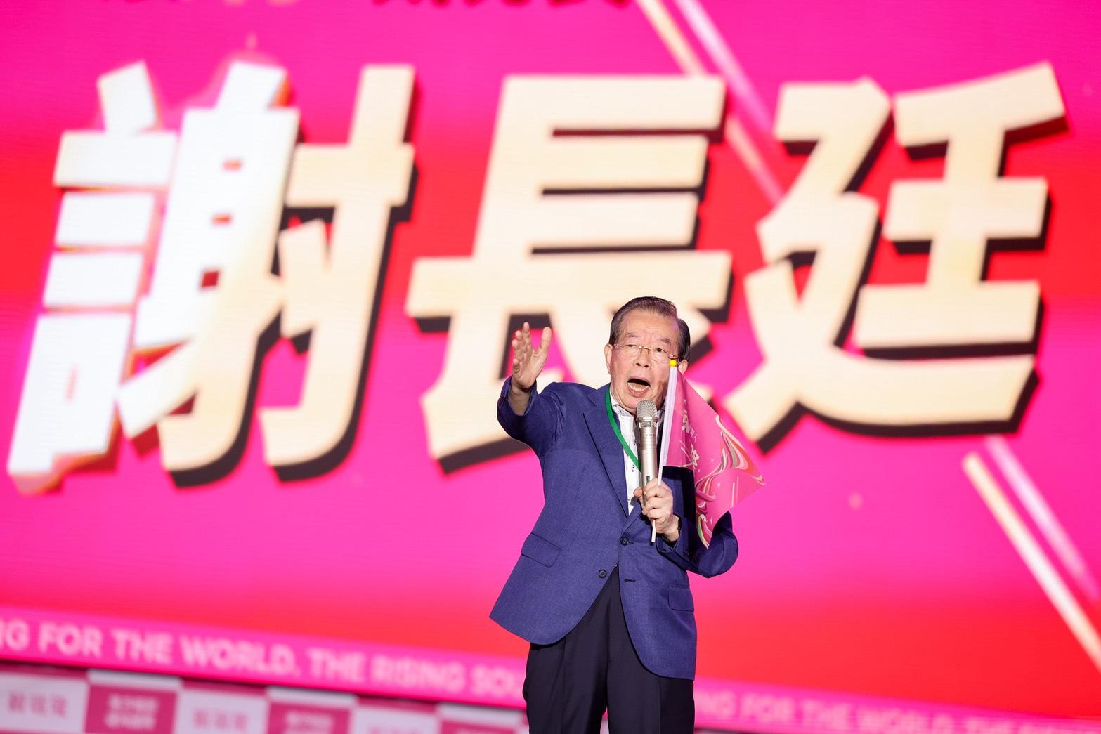 第一棒挺第四棒! 謝長廷現身勉賴瑞隆開創新黃金十年