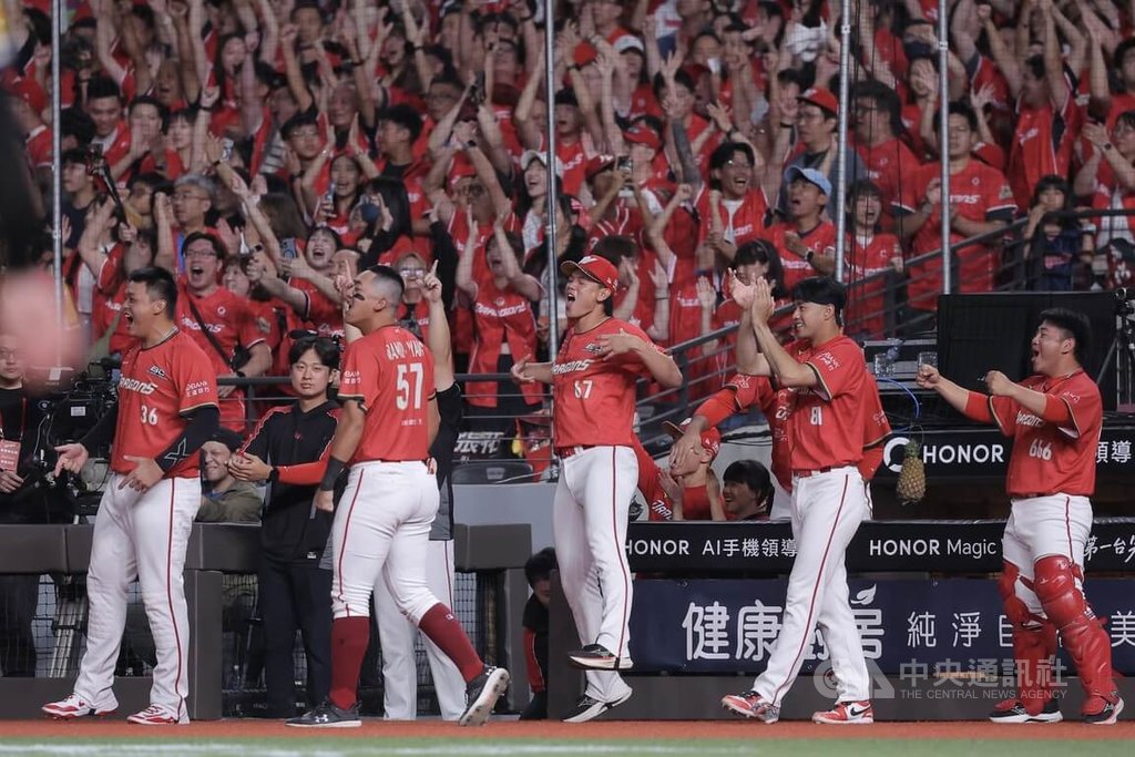 龍隊台灣大賽首戰奪勝 蔣銲8局無失分壓制兄弟