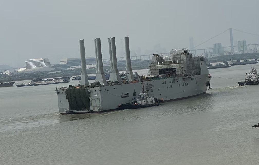 中國第二艘超大型UUV支援艦現身廣州 「小一號」顯示「多線並行」實力