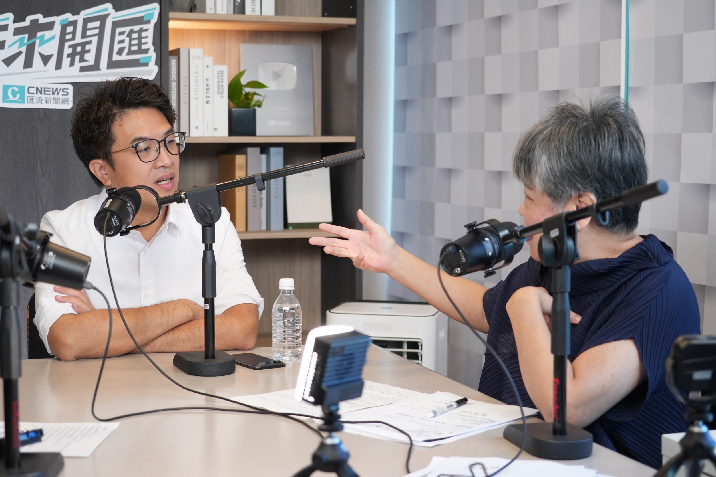 藍白遭疑誤砍弱勢長者補助 沈伯洋崩潰:曾提醒法條寫錯被嗆「黑熊了不起喔」