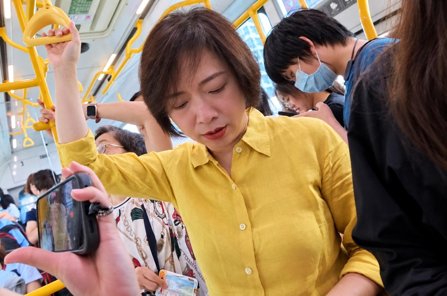 雙節公車退場擠不上!何欣純突襲搭乘台中301拋四解方