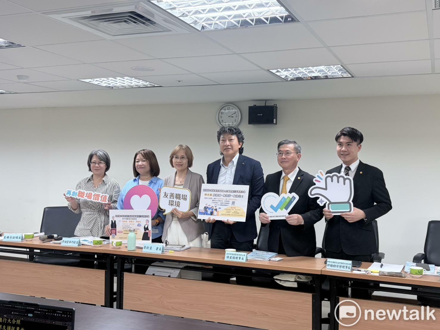 勞動部修正旅宿業中高齡人力指引 鼓勵企業提供部分工時班別