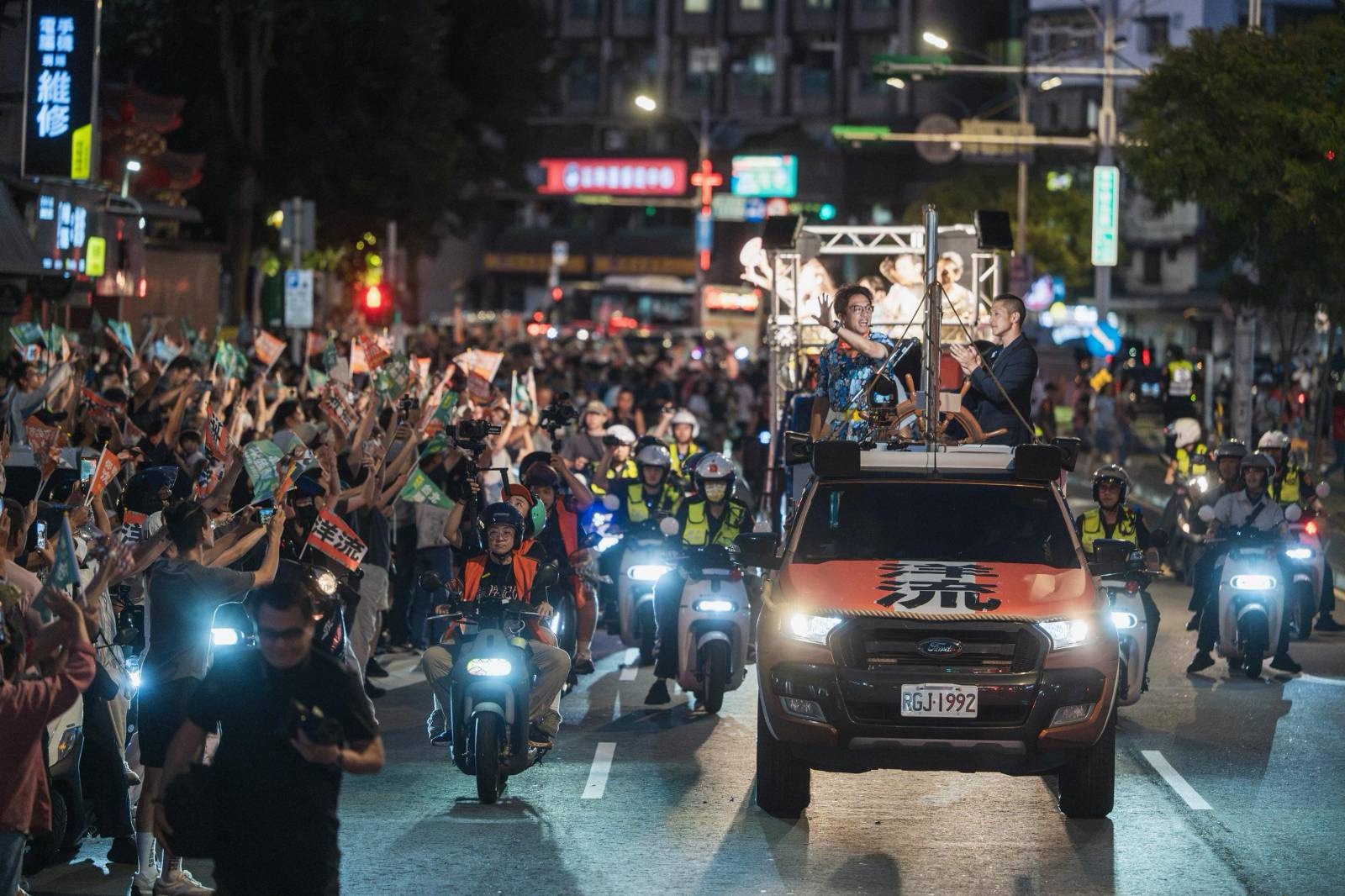 沈伯洋民調首度超車!他分析:重點在「看好度打平」呼籲大家「戒慎恐懼」
