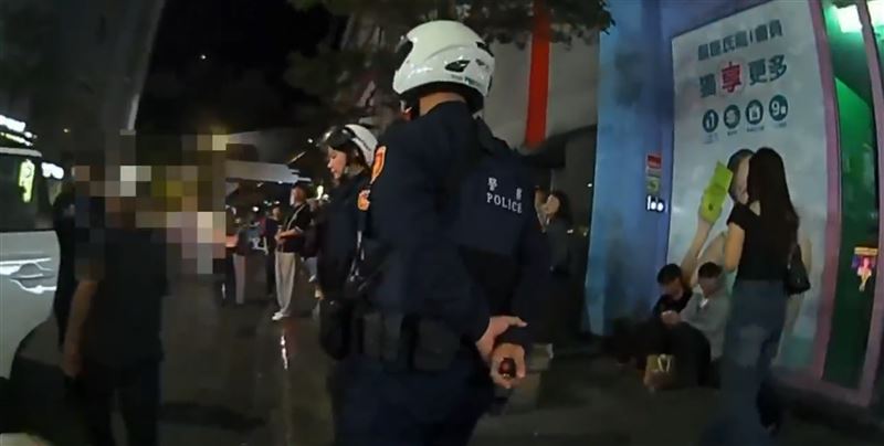 信義區超跑巷驚見「飛刀秀」!男子對樹亂丟水果刀 警依社維法移送