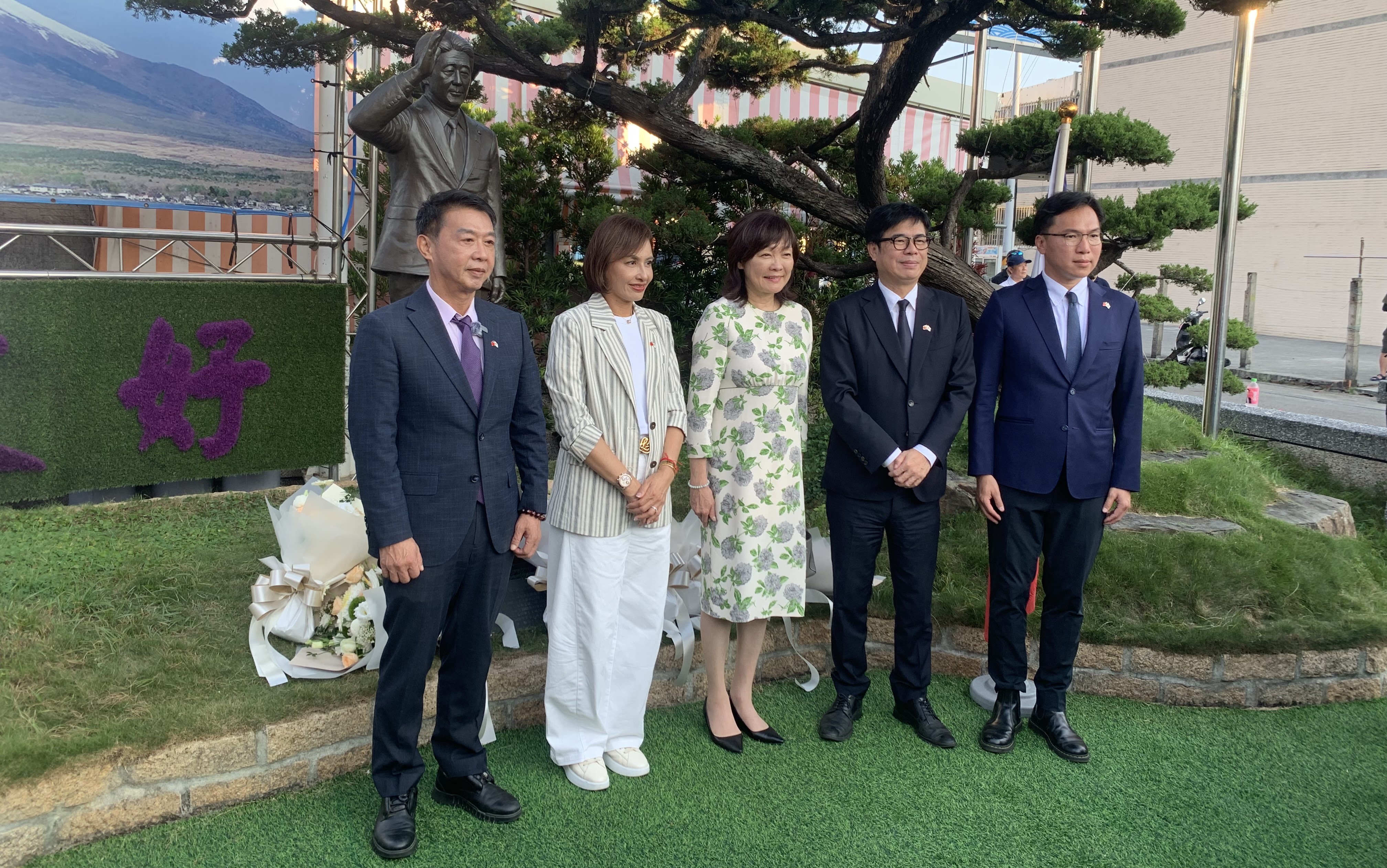 安倍昭惠五度造訪紅毛港保安堂 民眾列隊舉牌「歡迎回家」