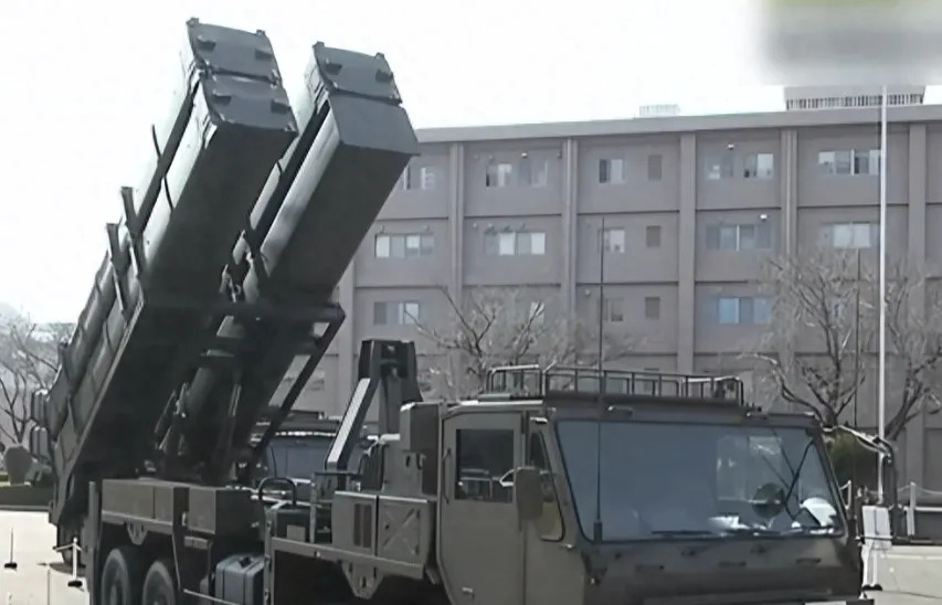  日本陸上自衛隊在本次演習中首次大規模動用射程約 1000 公里的「 25 式地對艦導彈」。 圖:翻攝自騰訊網 