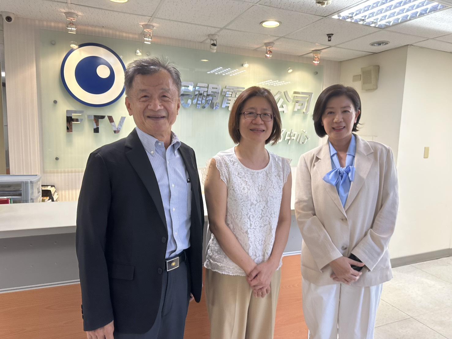  何欣純競選總幹事邱太三（左）與江啟臣競辦副主委王育敏（右）就電視辯論協調不成。 圖：江啟臣競辦/提供 