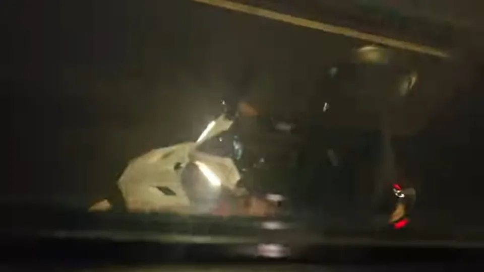 薔琵颱風超暖瞬間!關渡大橋公車為騎士擋風 網籲:淡水客運記功嘉獎