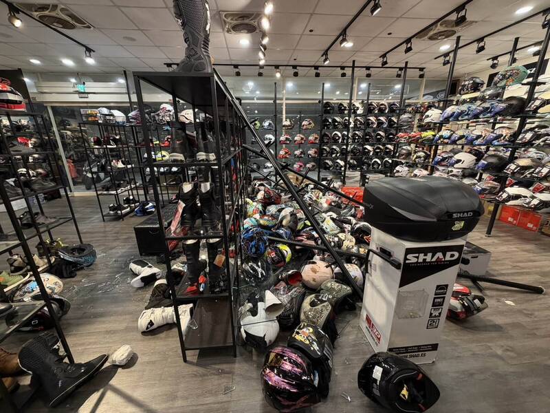薔琵狂風猛灌!彰化安全帽店110頂受損5折拋售 車友擠爆秒售罄