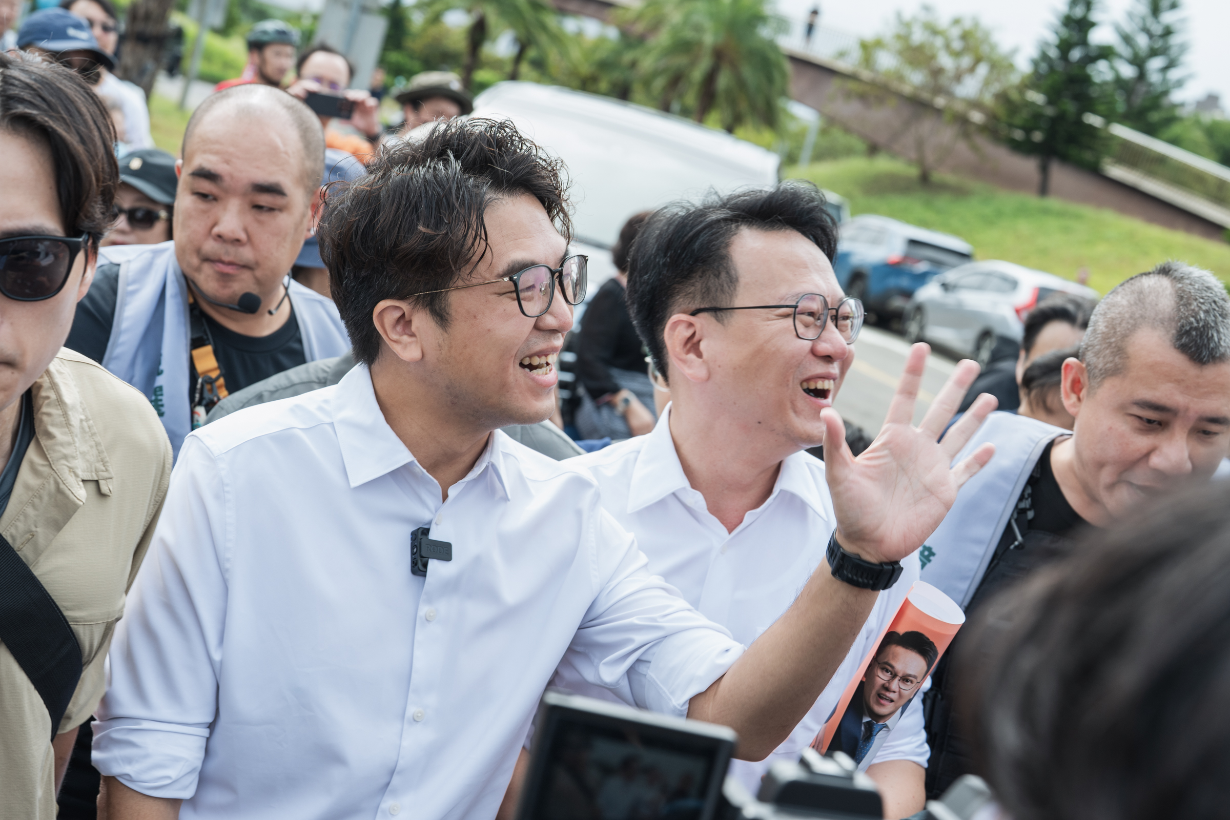  沈伯洋與莊競程合體。 圖：民進黨新竹市黨部提供 