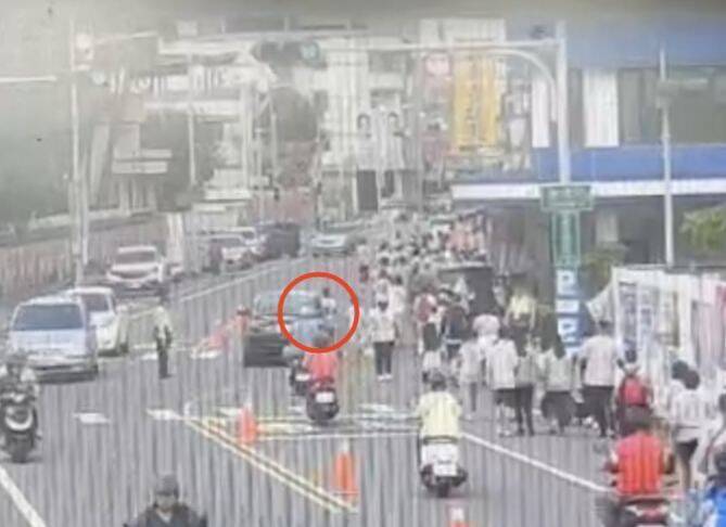 彰化親子路跑出意外!人車爭道挨批 10歲童遭後照鏡撞倒受傷