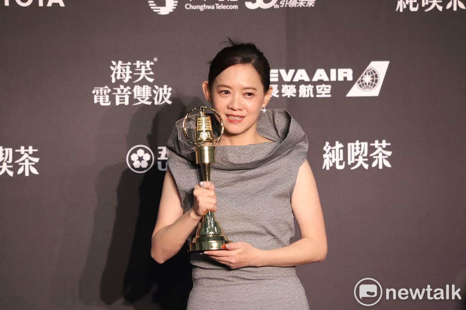 金鐘61》曾寶儀出道31年首奪獎!獲「生活風格節目主持人」登台激動落淚