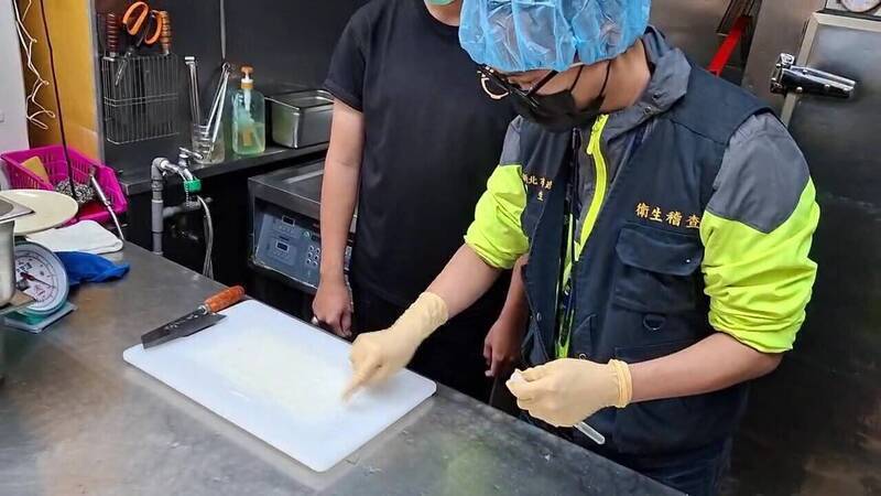 清六食堂爆176人食物中毒!隔夜蔥蛋變質繼續賣 負責人、店長遭起訴