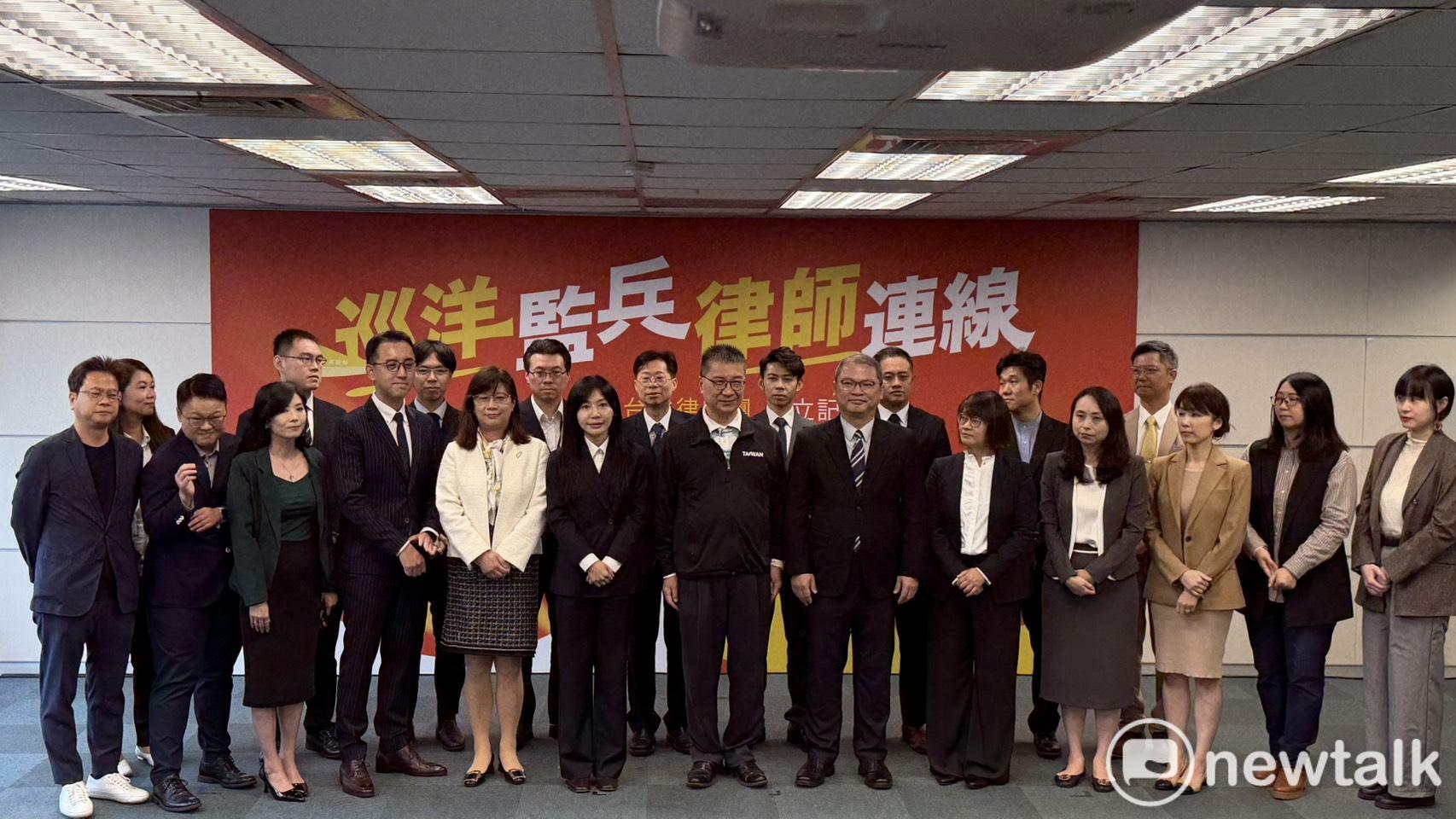  民進黨台北市黨部成立律師團，並提供法律諮詢、證據保全及法律行動協助。 圖：高逸帆／攝 
