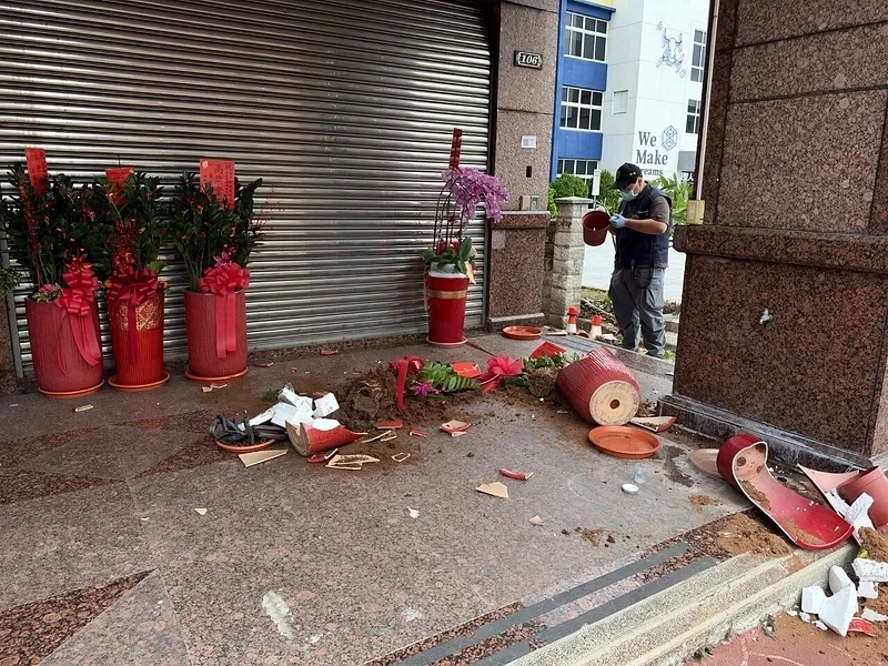 苗栗縣議員候選人競總盆栽遭破壞!警3小時逮人 供稱「看不爽盆栽」