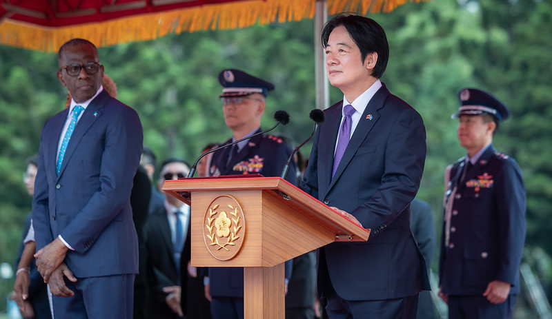  賴清德軍禮歡迎聖露西亞總理皮耶（Philip J. Pierre）。 圖：總統府提供 