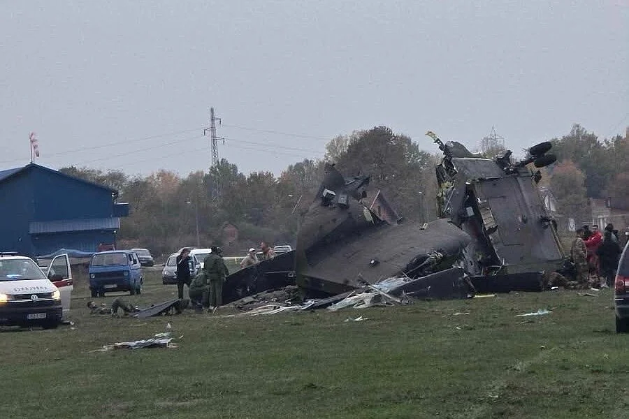 (影) 義軍用CH-47「支努干」直升機墜毀釀4死11傷 總理、國防部長表哀悼