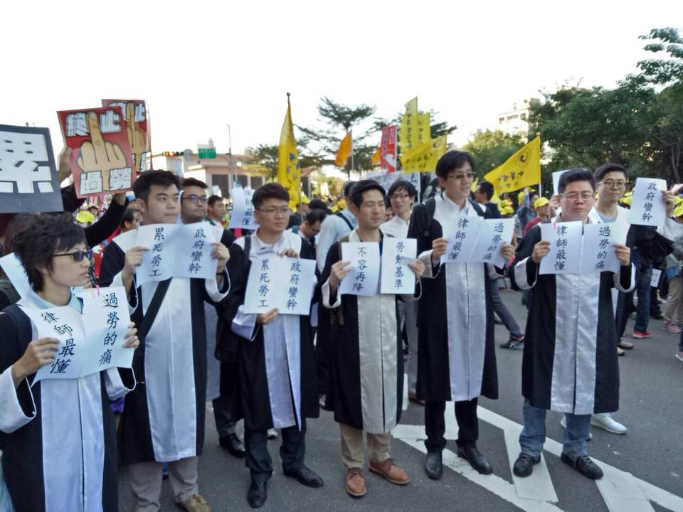 陳抗律師丁穩勝質疑 警方故意留置陳抗成員並強按掌印 政治 新頭殼newtalk