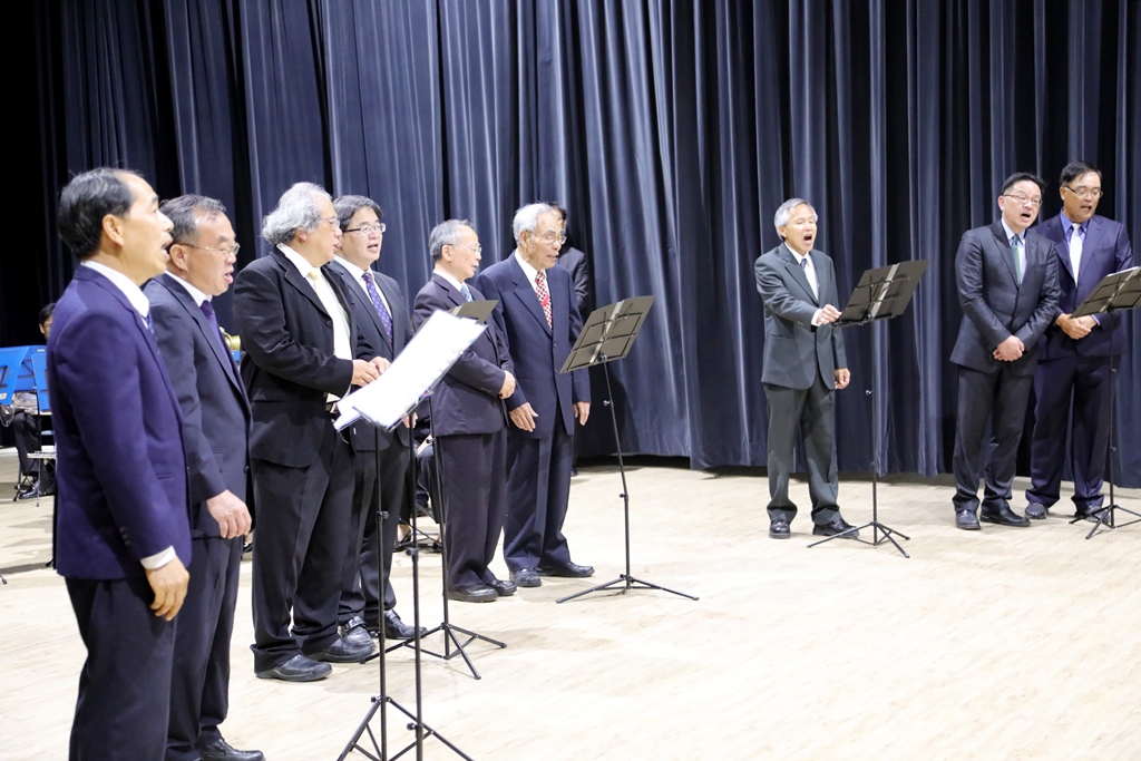 今天的開館儀式還特別舉辦了「許石的歌音樂會」，台南市長李孟諺還與相關人士一起合唱許石四部組曲，慶祝開幕。   圖 : 台南市政府/提供