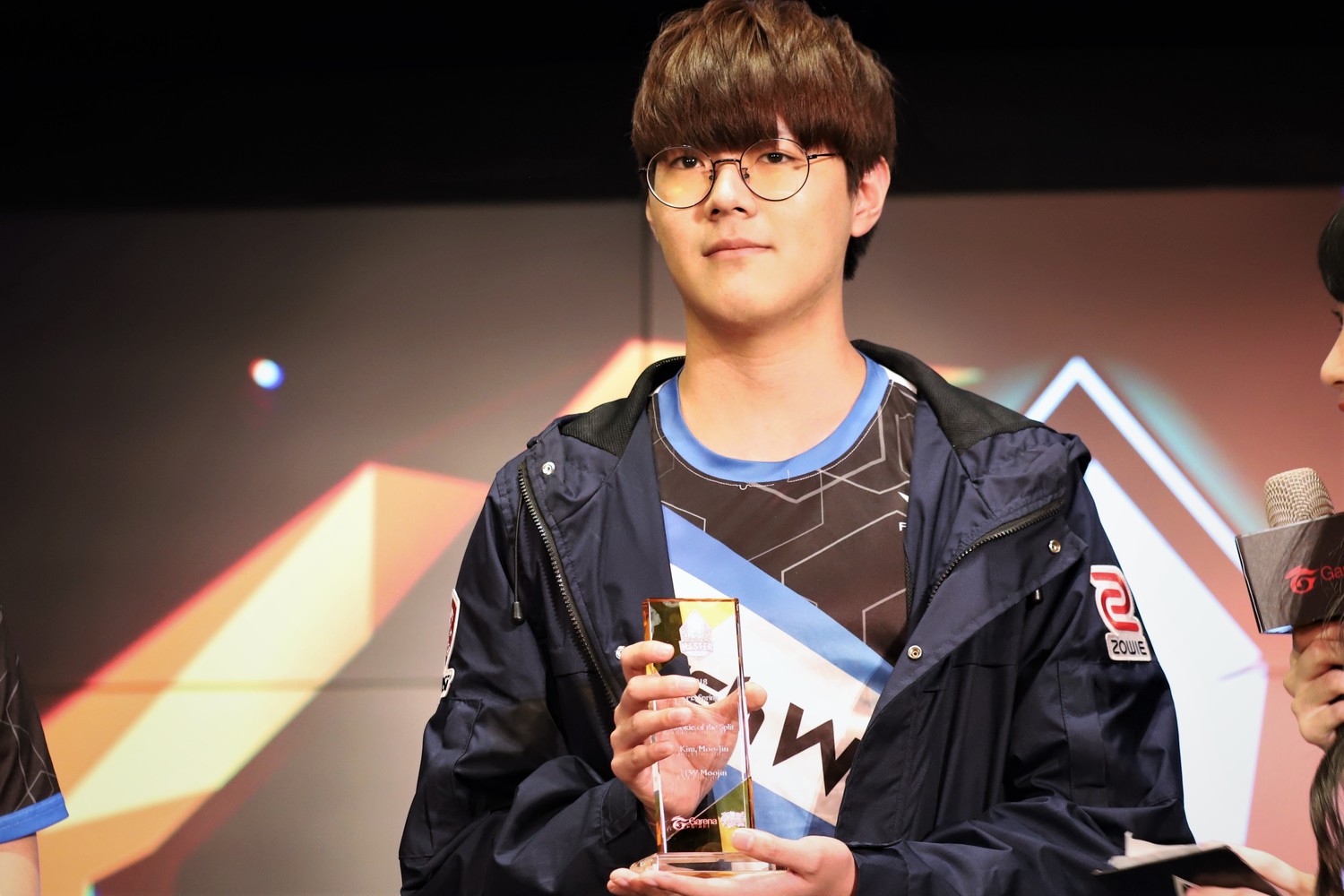 台灣職業電競隊伍閃電狼韓籍打野選手Moojin勇奪最佳打野與最佳新人獎。