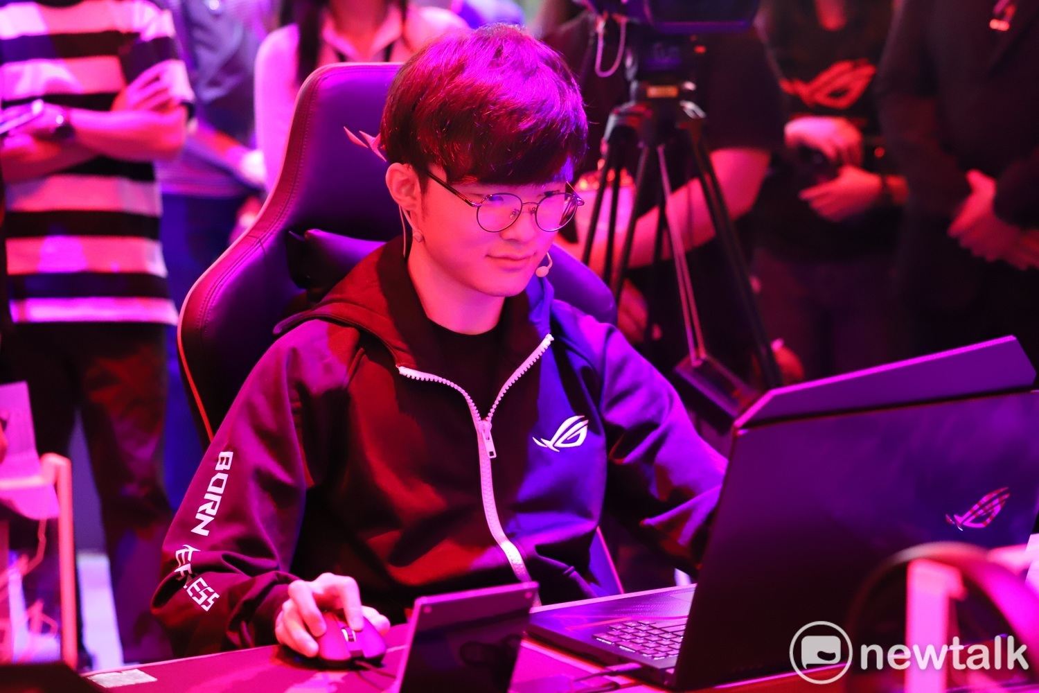 SKT中路選手Faker。