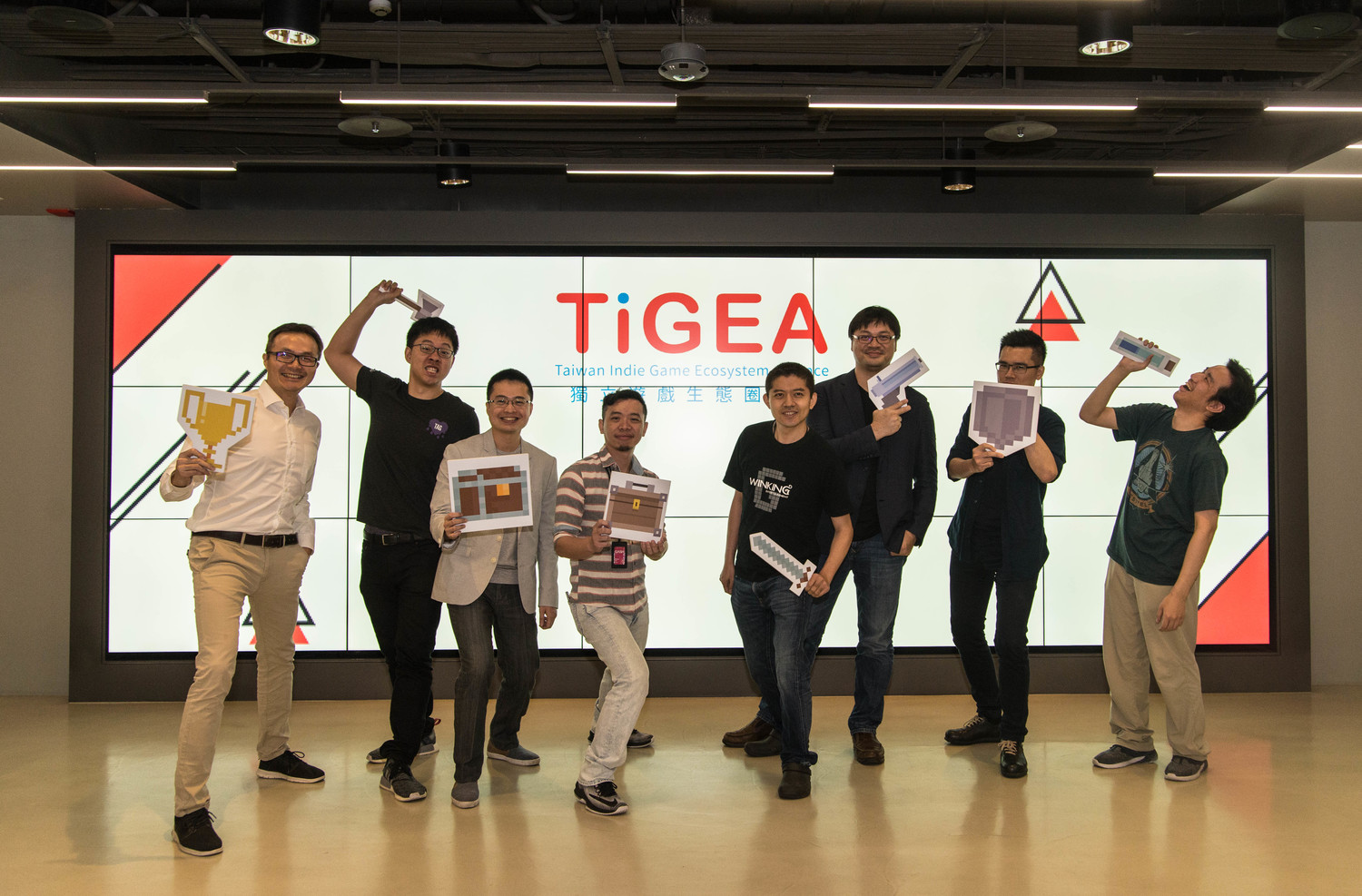 8家業者代表由左起依序為：群募貝果、Twitch、 ... 科技、巴哈姆特、創夢市集、Manapoo。   圖：TIGEA/提供
