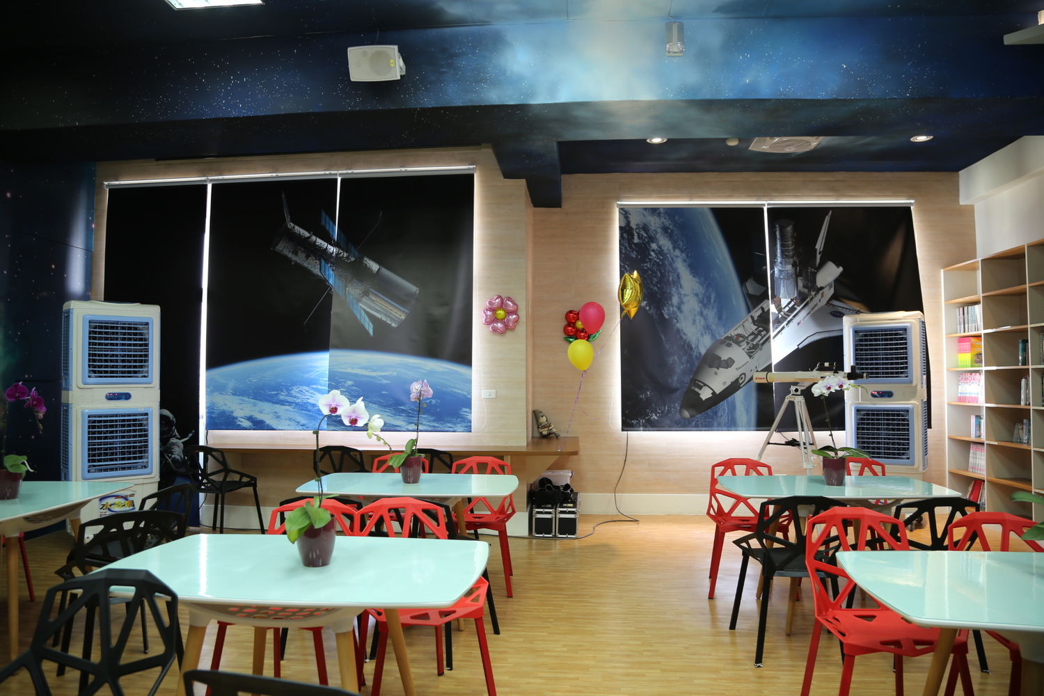 嶄新的圖書室以太空梭(shuttle)為設計主軸。