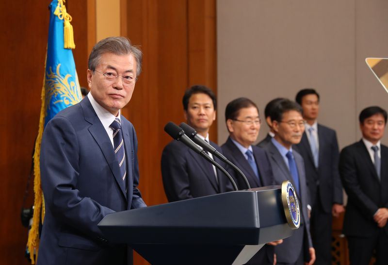 南韓總統文在寅27日在青瓦台記者會強調，希望南北韓攜手實現半島和平與穩定，為此一定要成功舉辦川金會。   圖/韓聯社
