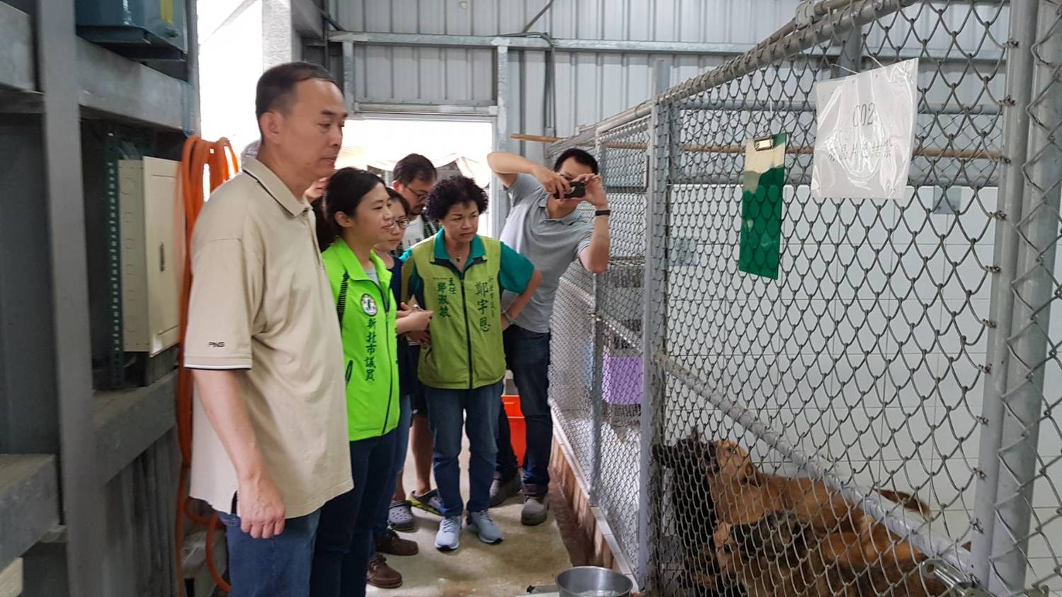 防止再棄犬新北議員鄭宇恩會診八里動物之家 社會 新頭殼newtalk