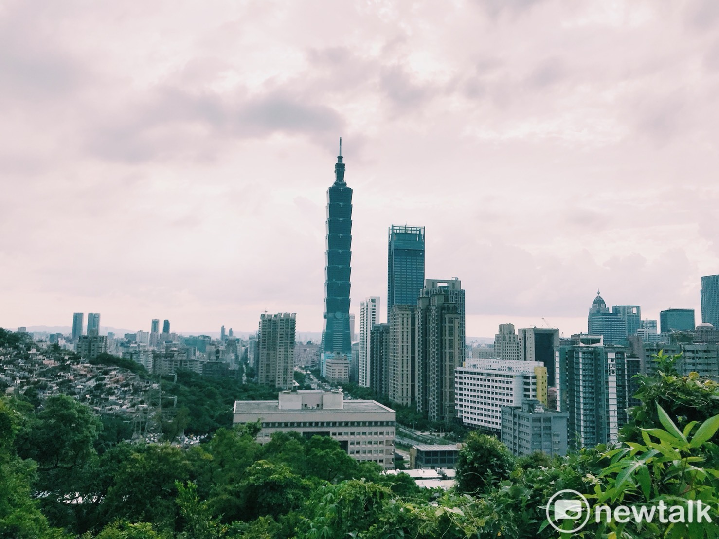 報告書指出，倘若中共決定入侵台灣，解放軍登島會面臨諸多困境，包括登陸城市會引發城市戰，圖為台北市景觀示意照，與新聞內容無關。 圖：周煊惠 / 攝 