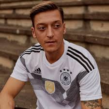 厄齊爾（Mesut Ozil）今發布聲明，表示因為受到「種族歧視」對待，決定退出德國國家隊。   圖 : 翻攝自臉書
