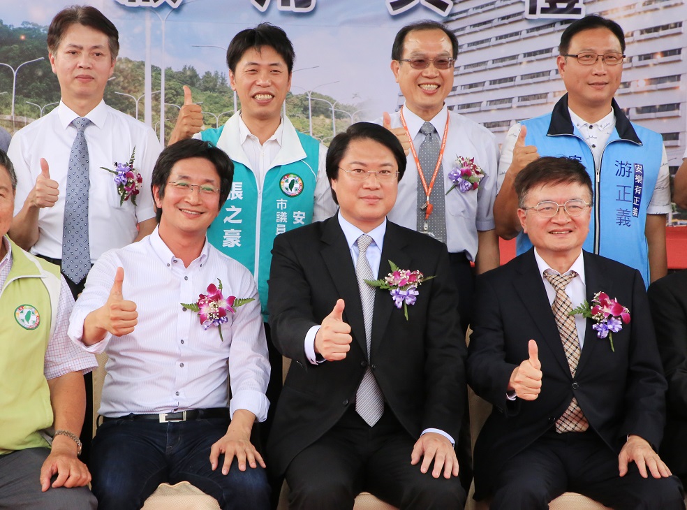 剛完工的第二停車場。