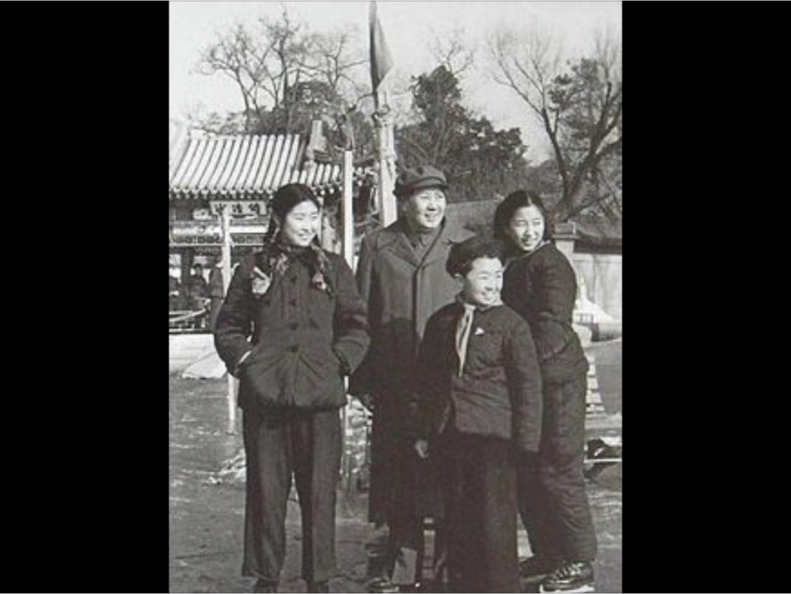 1954年，毛澤東、毛遠新、李敏和李訥。   圖：翻攝自維基百科