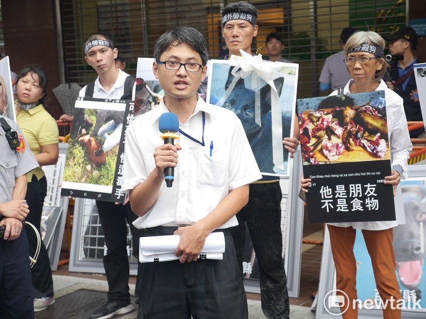 外籍移工虐待、濫殺貓狗事件頻傳，保猋護生聯盟、台灣樹人會等多個動保團體今天到勞動部前表達自身的聲音。