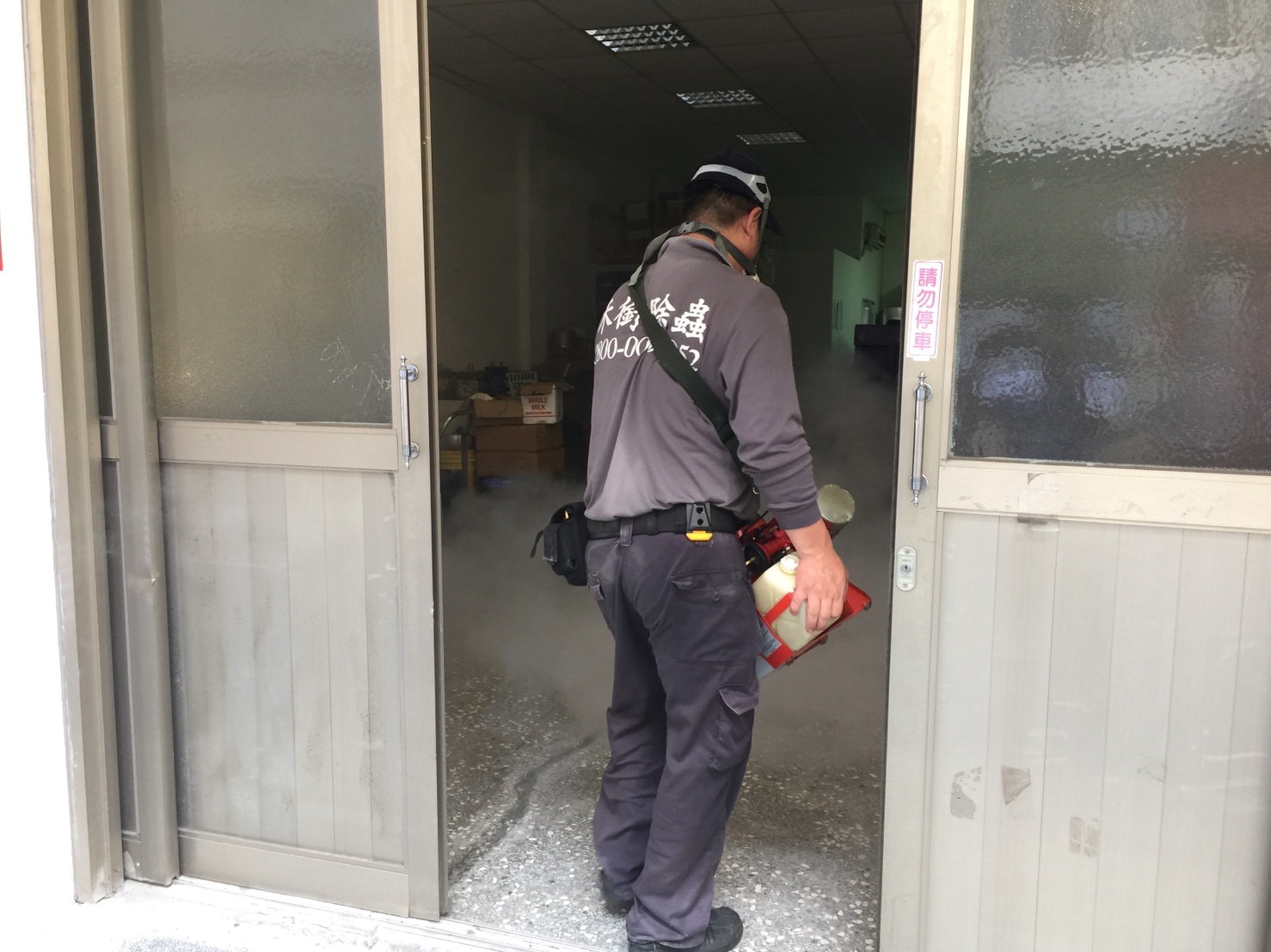 新北市衛生局長林奇宏強調本周是防疫的黃金關鍵期，呼籲民眾主動清理孳生源。 