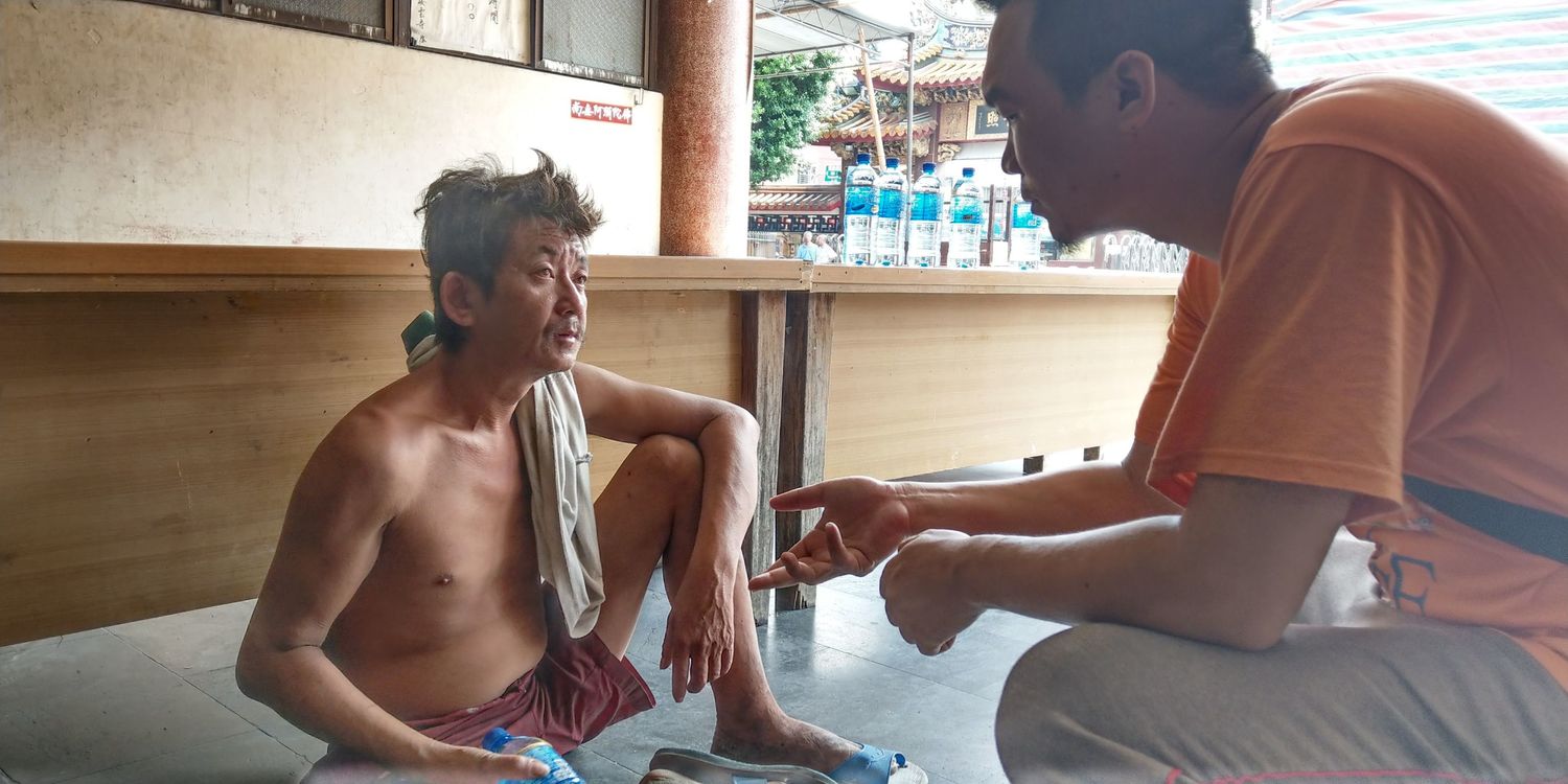 洗街車於新店區執行路面環境降溫作業