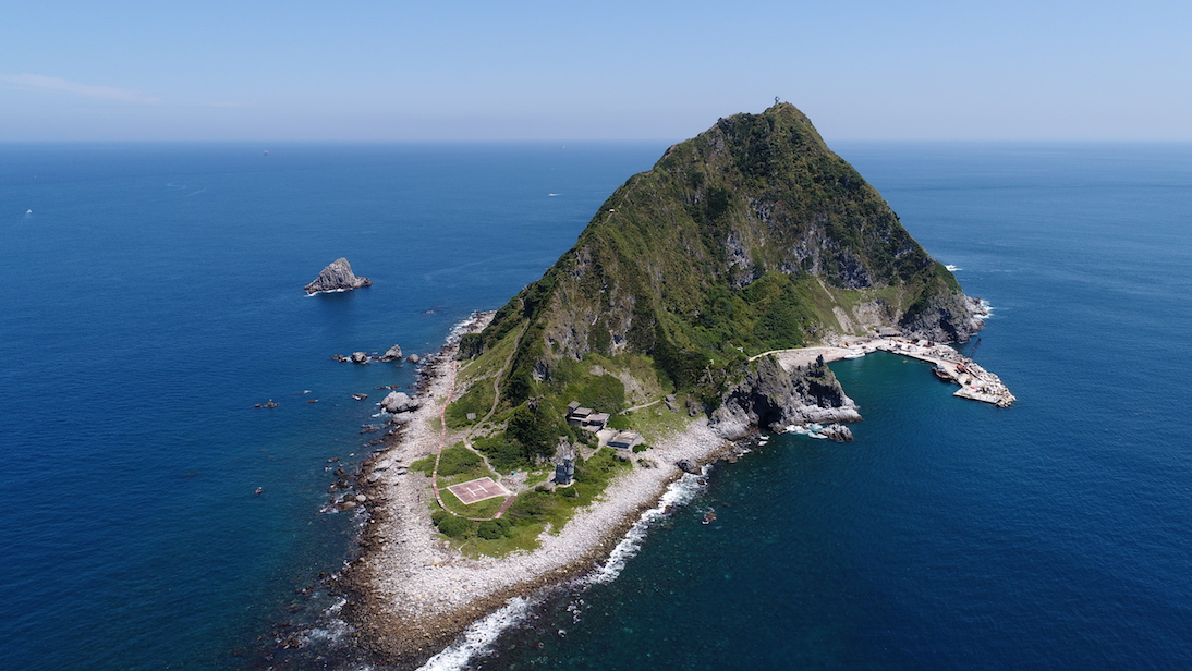 基隆嶼有「台灣龍珠」美譽，為向學子介紹這個特殊美景，基隆市政府今(20)日特舉辦「基隆嶼登大人」成年禮活動。