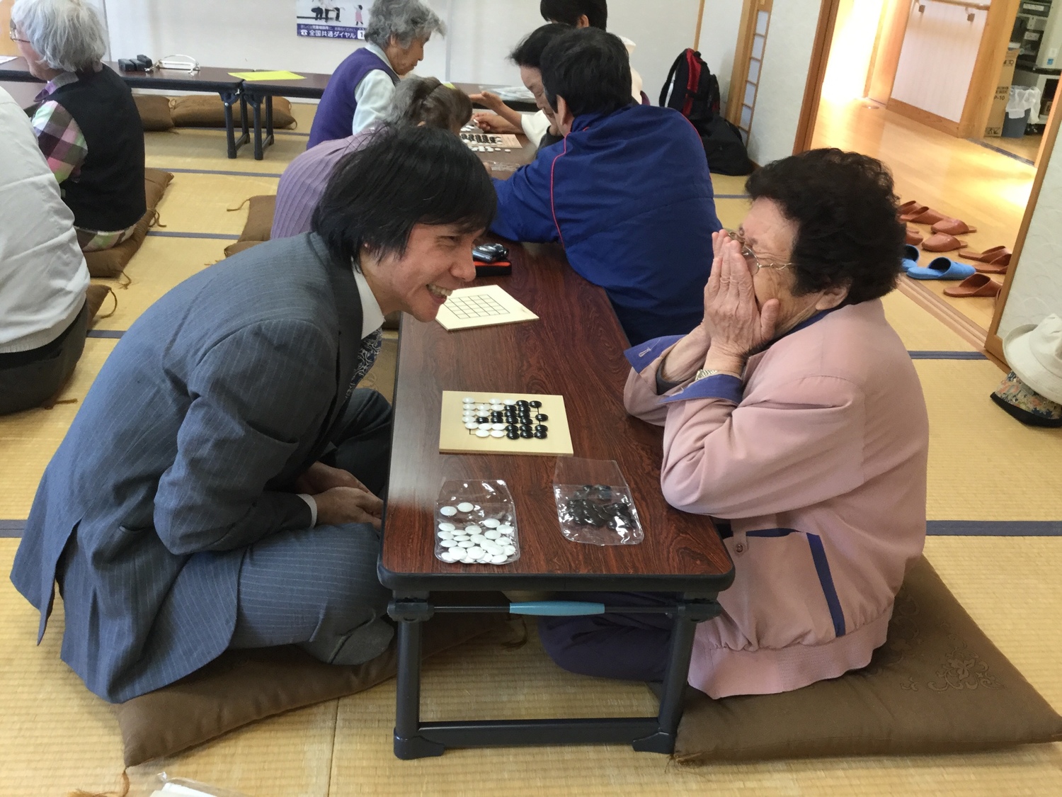  在台北紀州庵的純棋會，超越時代即時的交流場面，大家都10分鐘就學會了，