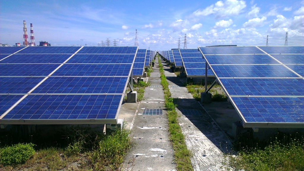經濟部大幅調降地面型太陽能電能、離岸風電電能補助，引發各業者反彈。   圖 : 資料照片