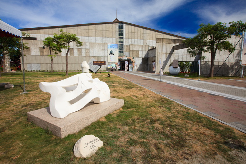 花蓮縣石雕博物館，園區內有許多特別的石雕佈景。   圖：截自花蓮縣文化局網站
