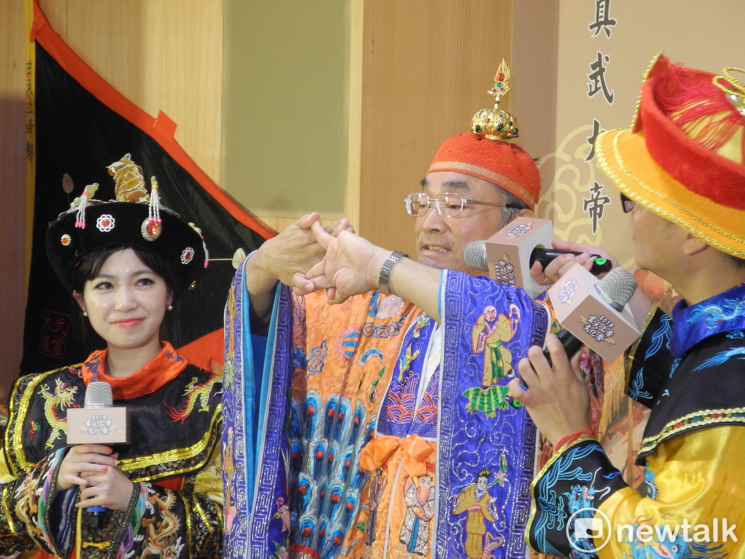 「2018新北市玄天上帝文化祭」20日的三重場，有以新北在地農漁產品烹製「天子宴」宴請眾神。 