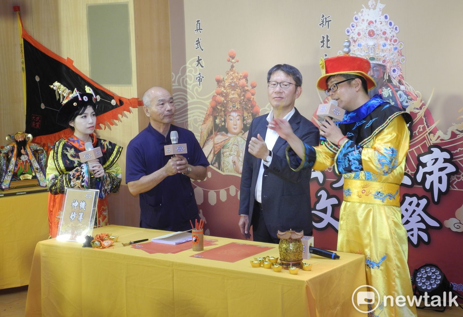 「2018新北市玄天上帝文化祭」20日的三重場，有以新北在地農漁產品烹製「天子宴」宴請眾神。 