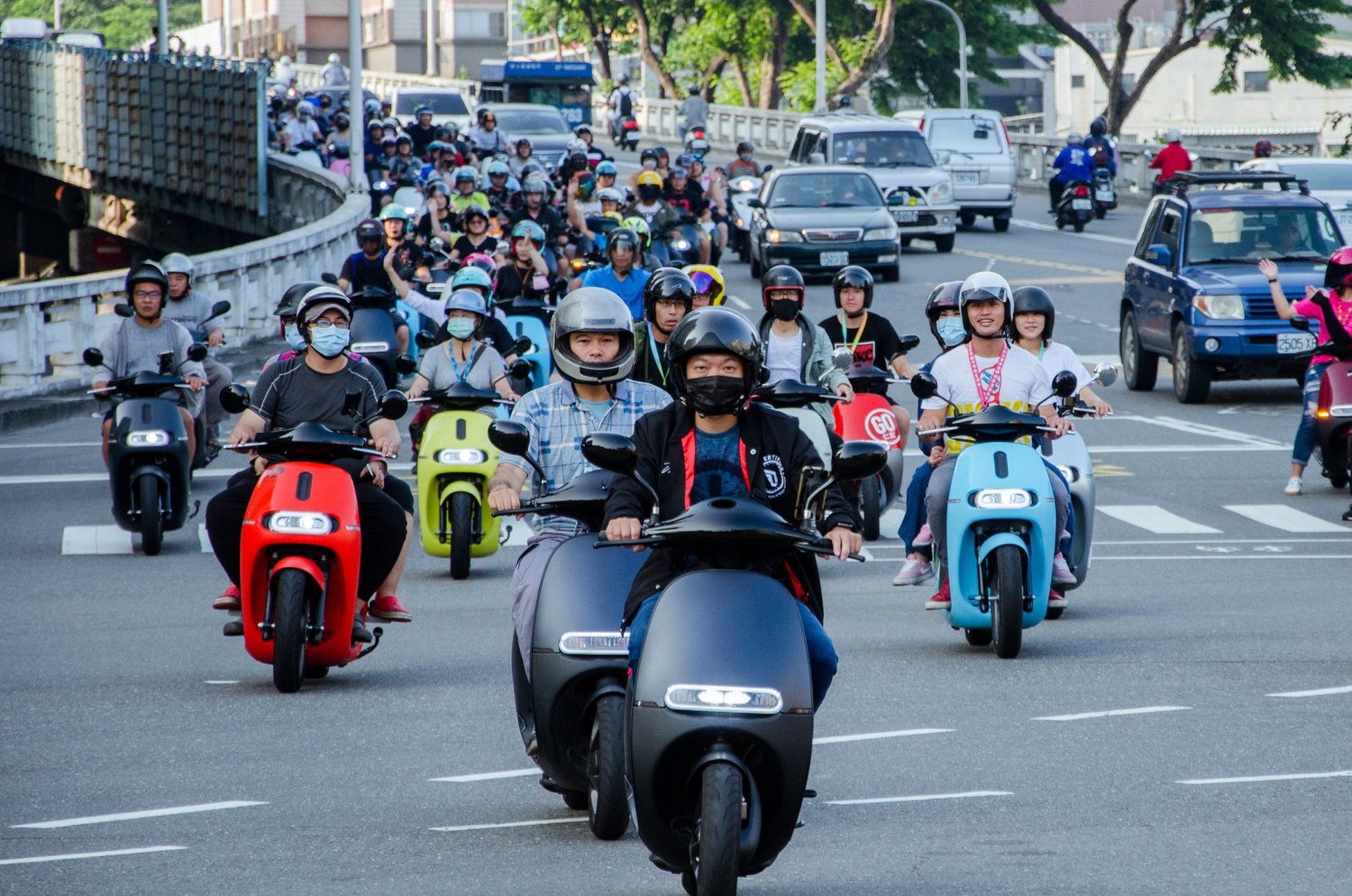 台北橋凌晨無聲的機車瀑布1303台gogoro破世界紀錄 生活 新頭殼newtalk