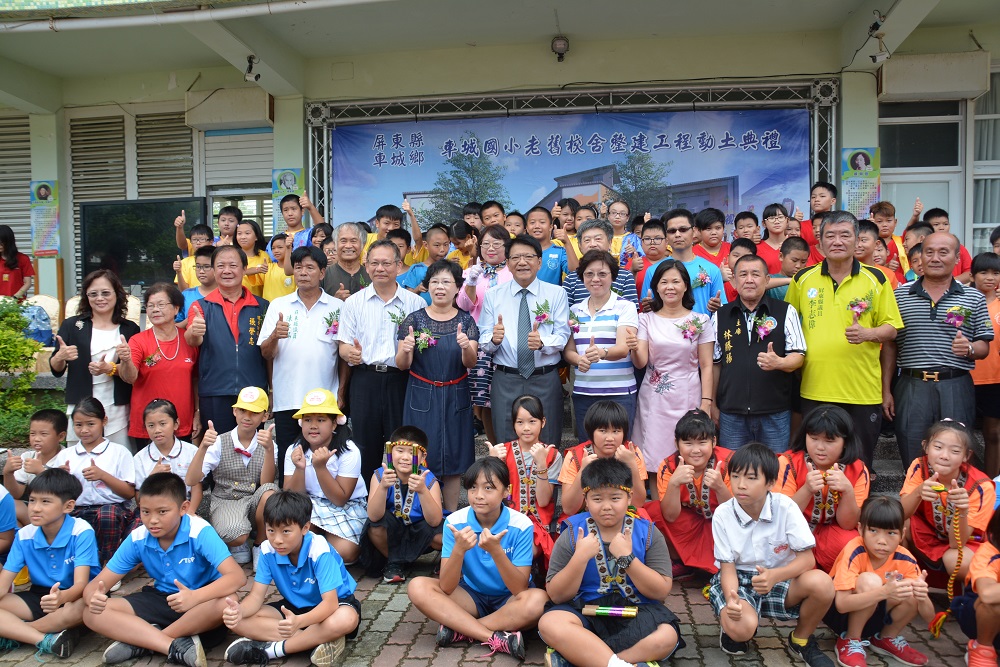 潘孟安說，雖然屏東縣預算不充裕，但培育下一代不能等。