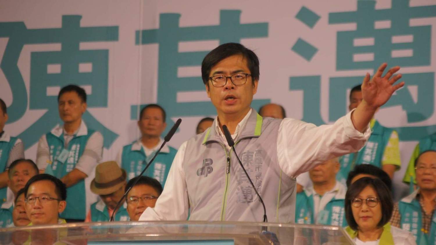 民進黨高雄市長候選人陳其邁，今天在臉書發文替團隊犯的錯誤致歉。   圖：陳其邁競選辦公室/提供