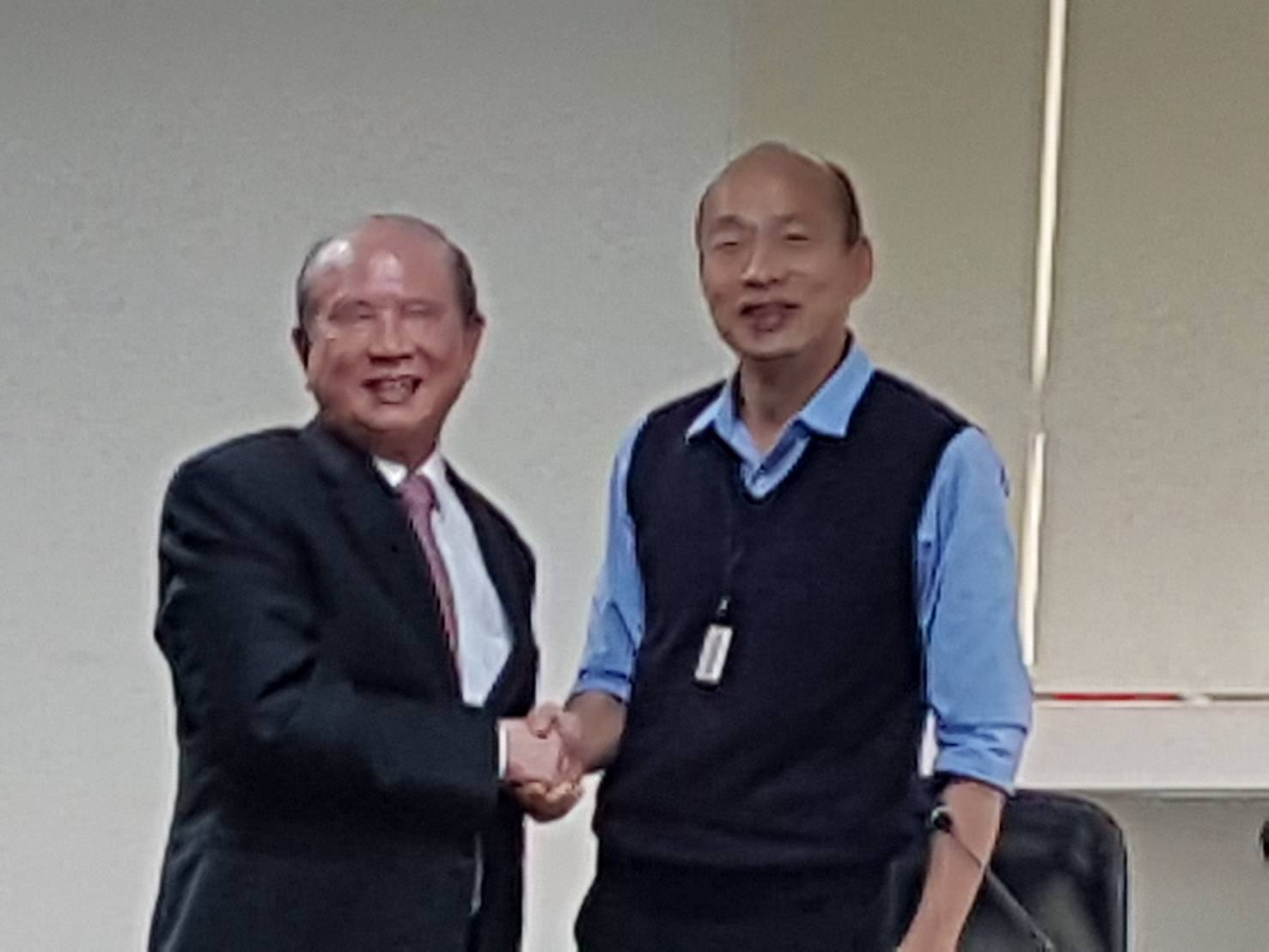 義聯集團創辦人林義守(左)2019年1月拜會新上任的高雄市長韓國瑜。   圖：孫家銘/攝