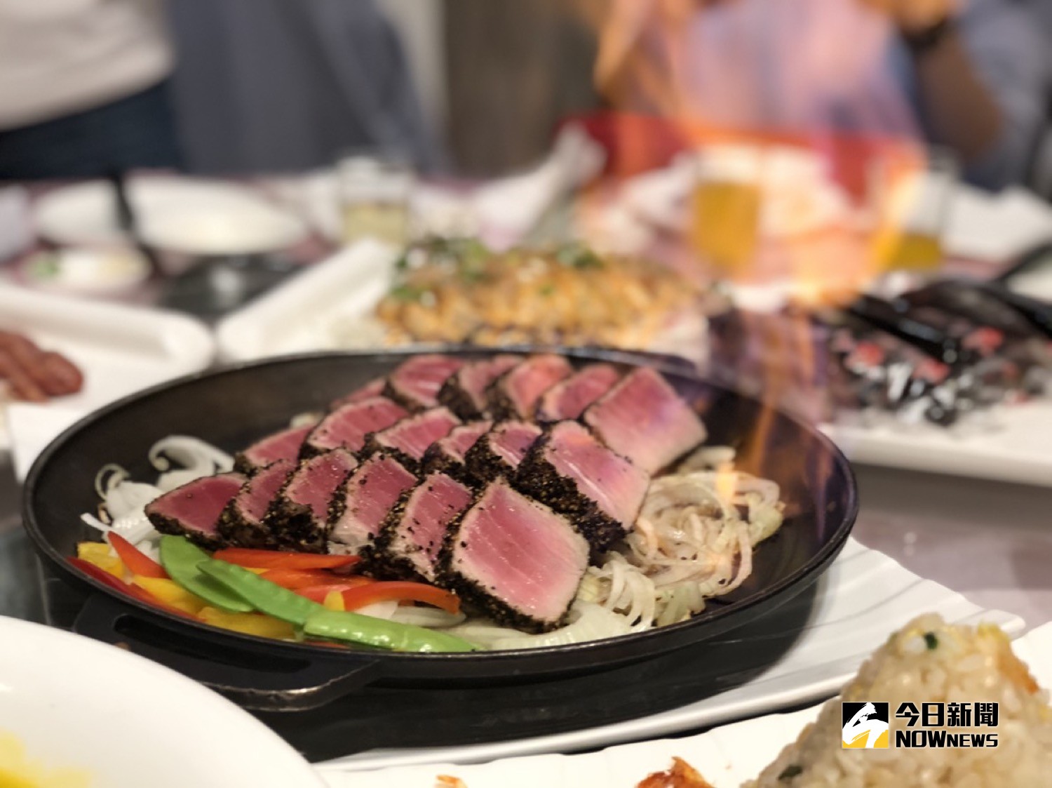 逛燈會吃美食!火燒黑鮪魚端上桌 超澎湃海鮮只要5百元 | 旅遊 | Newtalk新聞